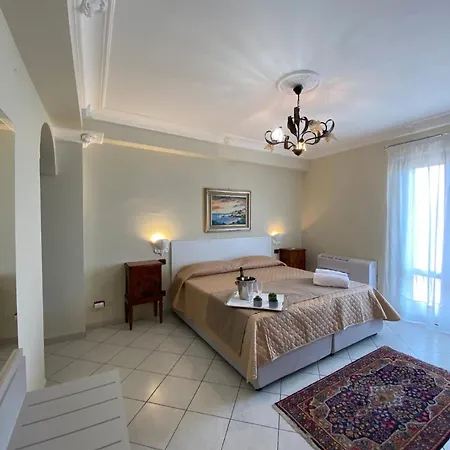 Apartment Scala Dei Turchi Palace Fuer 4 Personen In *