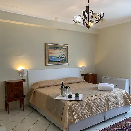 Scala Dei Turchi Palace Fuer 4 Personen In *